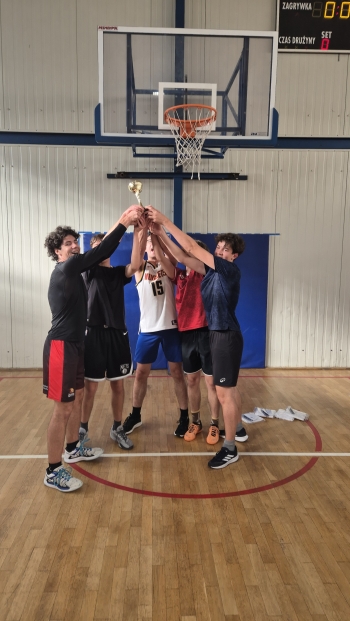 1762420669026_20251104_115538_edit_411657880884059